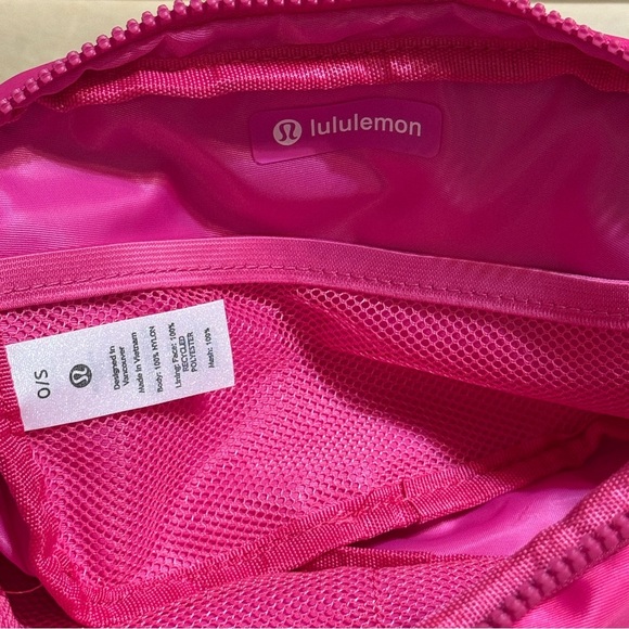NWT Lululemon Everywhere Belt Bag 1L Sonic Pink Logo Strap - Picture 3 of 9